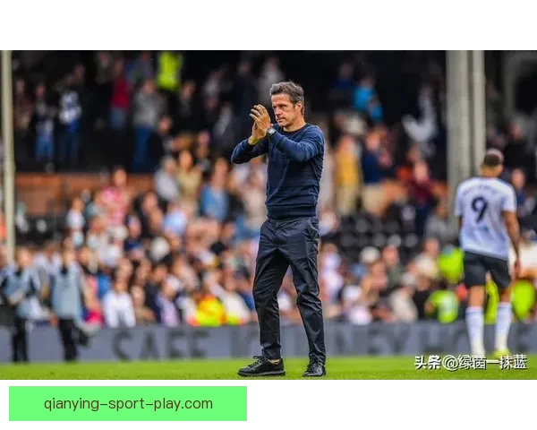 马丁内利因推搡裁判被黄牌警告引发赛场争议 马丁内利因推搡裁判被黄牌警告引发赛场争议